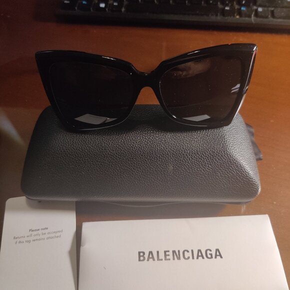 Balenciagacat eye sunglasses New $698.00